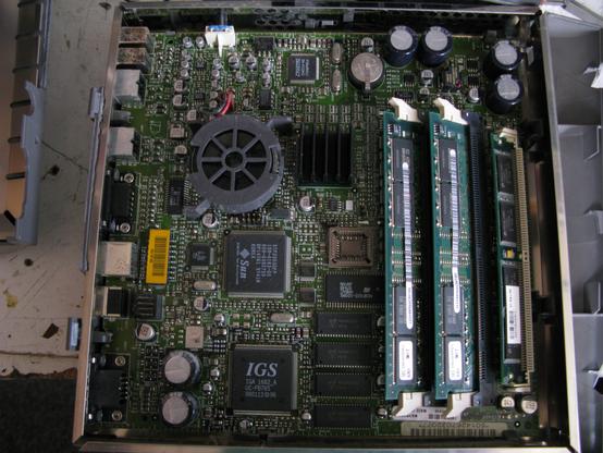 The mainboard of a Javastation Krups, to the left are various connectors, just above middle is a speaker and below that the Microsparc,  to the right are two RAM dimms and a flash SIMM.